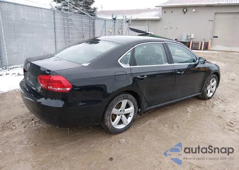 2015 Volkswagen Passat 1.8T Limited Edition z USA, uszkodzony, nr VIN 1VWAS7A38FC120133